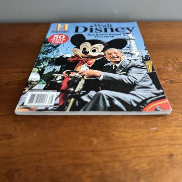 History Magazine Walt Disney 50 Years of Disney World Collectors Edition‎ 2022 - Picture 5 of 9